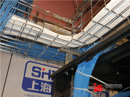 橋架管線施工現場,網絡綜合布線